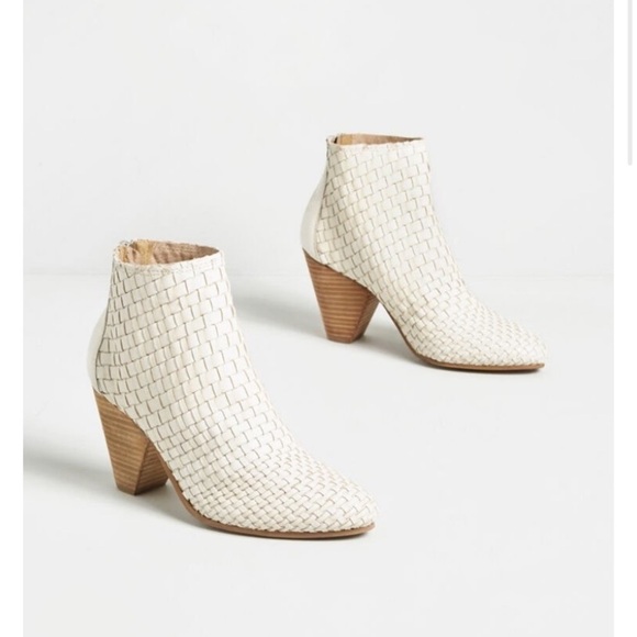 Sbicca Shoes - NWOT Sbicca White Woven Faux Leather Heeled Ankle Bootie size 8